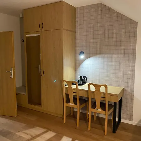 Modrzew - W Pyzowce Aparthotel *