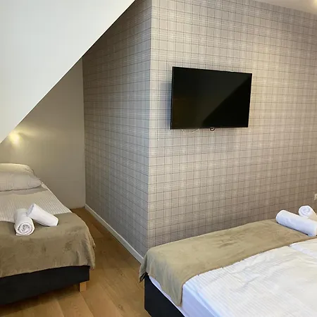 Modrzew - W Pyzowce Aparthotel *