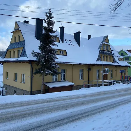 Aparthotel Modrzew - W Pyzowce *