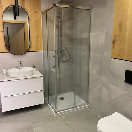 Modrzew - W Pyzowce 3*