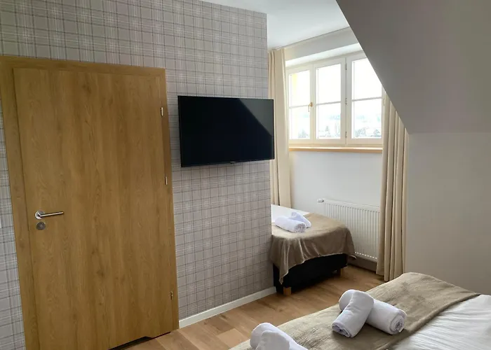 Modrzew - W Pyzowce 3*